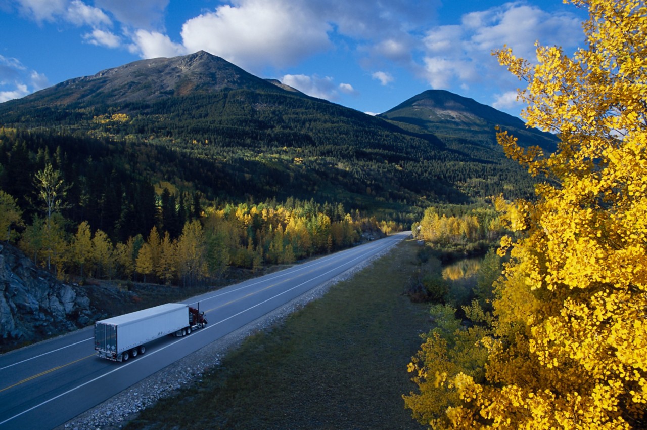 semi-truck-mountain-highway-getty-77892549